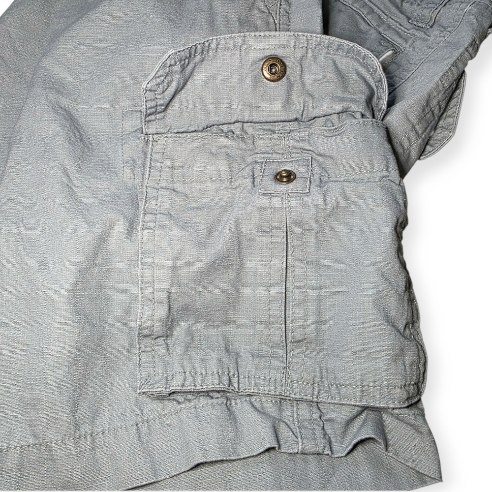 Magellan Men's Gray Cargo Shorts, Size 30W - Picture 13 of 14